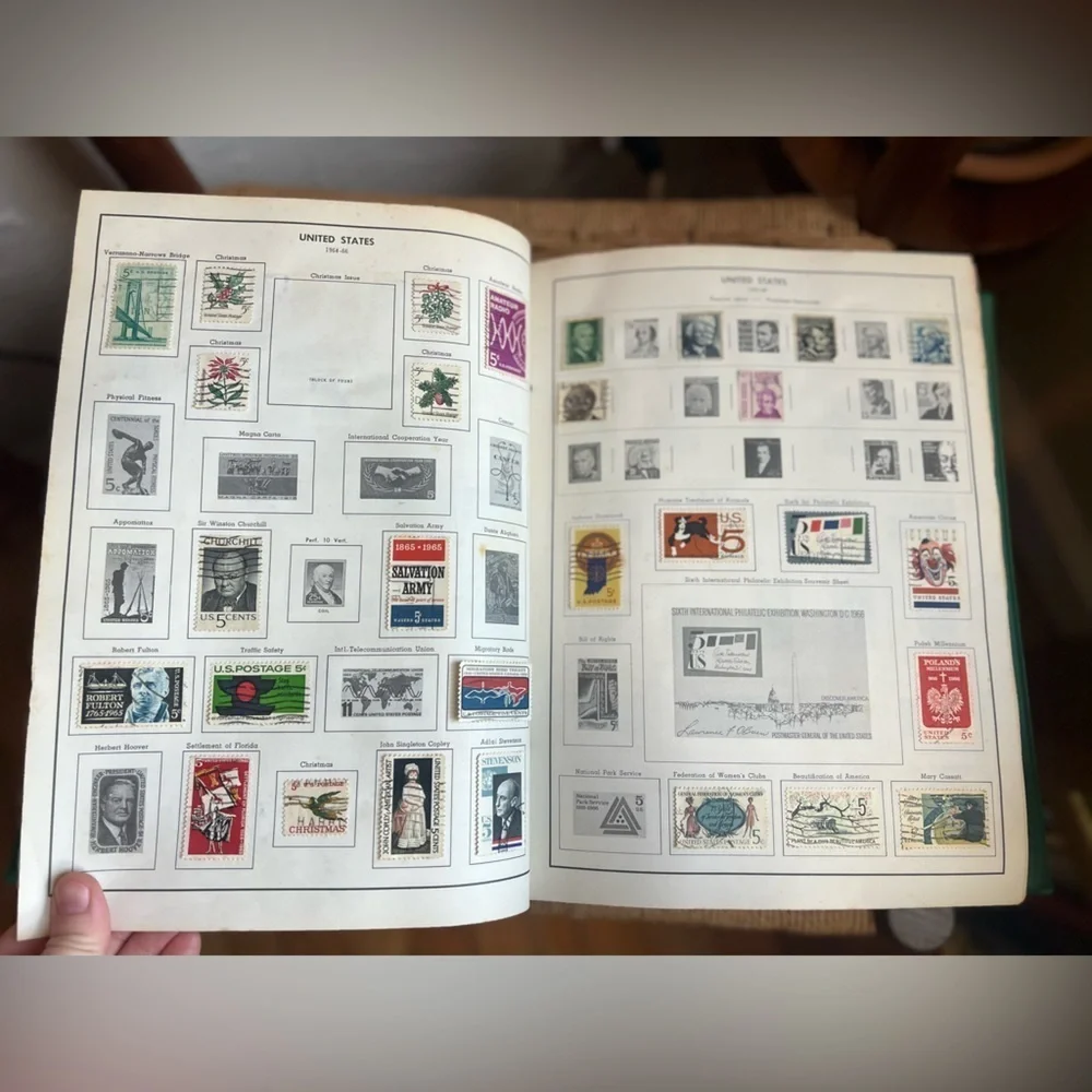 Rare Vintage H.E. Harris Senior Statesman World Stamp Album Collectible Stamps